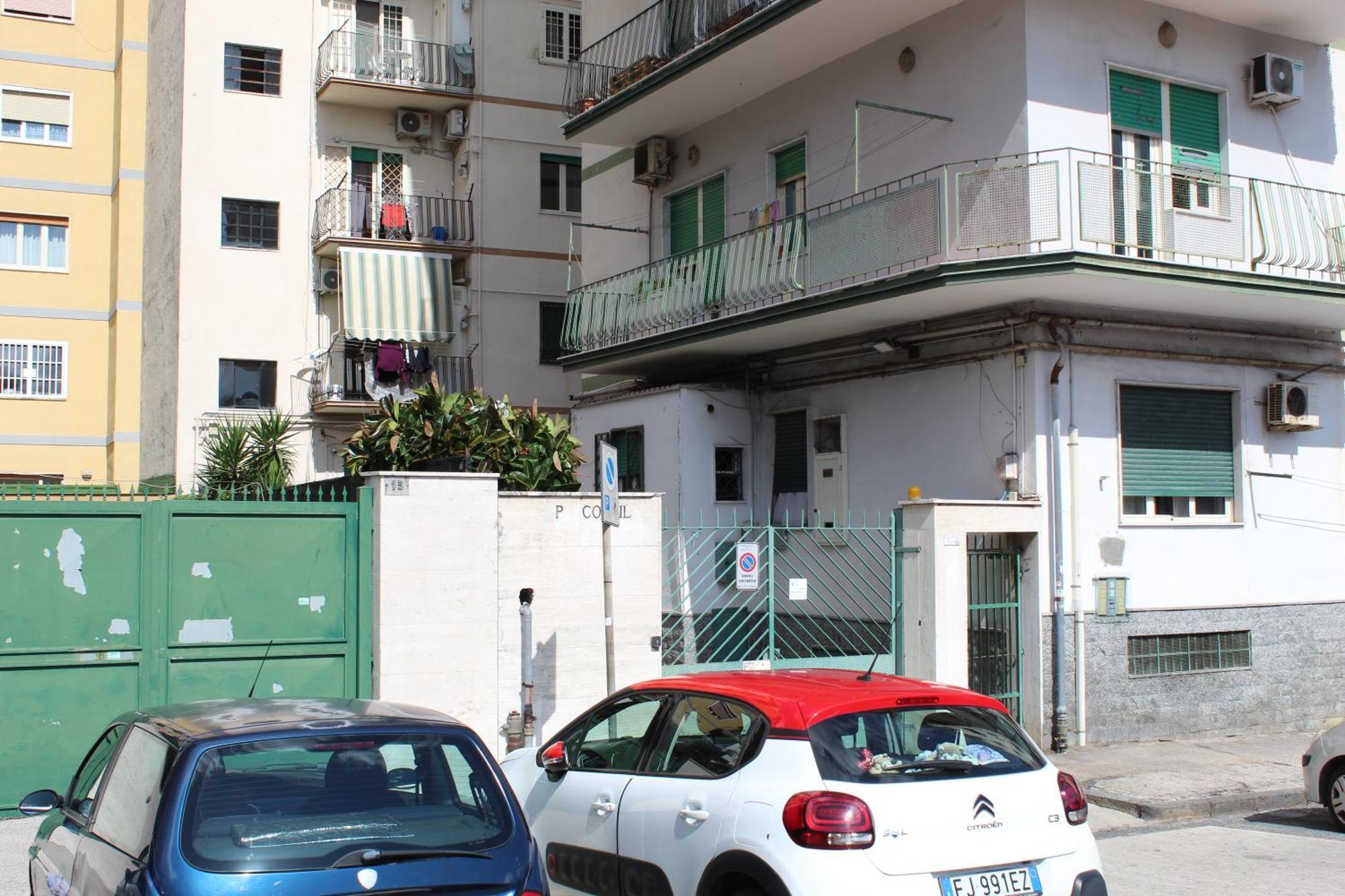 Apartment Punto Felice Stadio - Fuorigrotta Centro - *